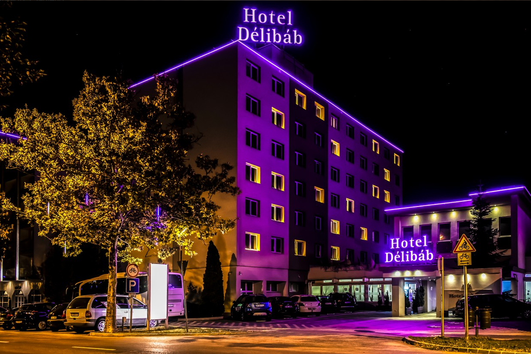Hotel Délibáb0